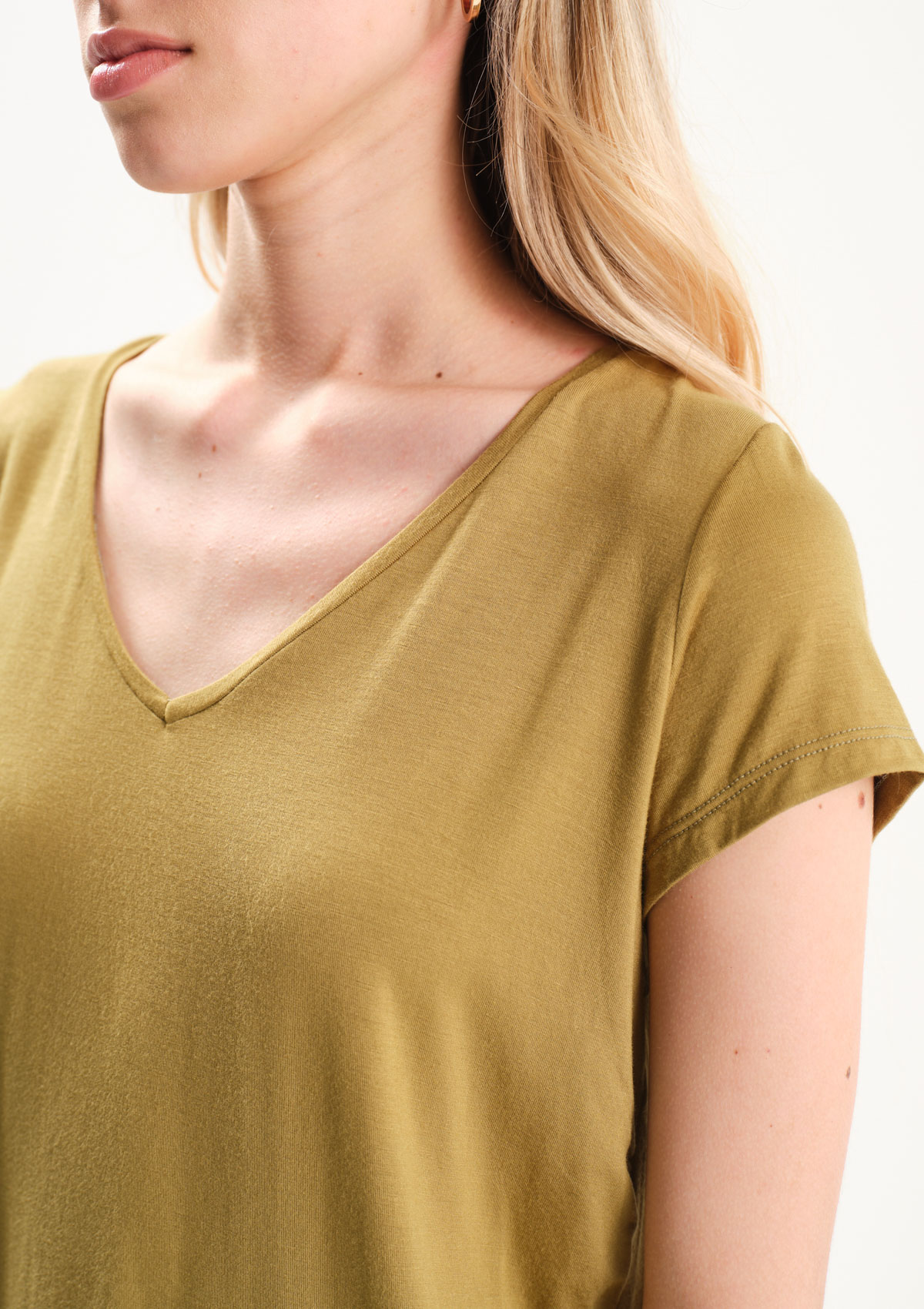 112493581-94999 - REMERA ESCOTE V